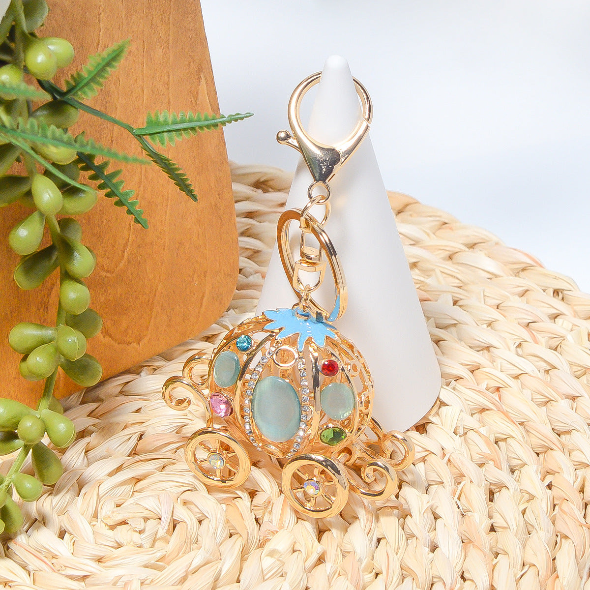 Wholesale Zinc Alloy Pumpkin Keychain with Rhinestone Cat Eye Design for Couples Gift