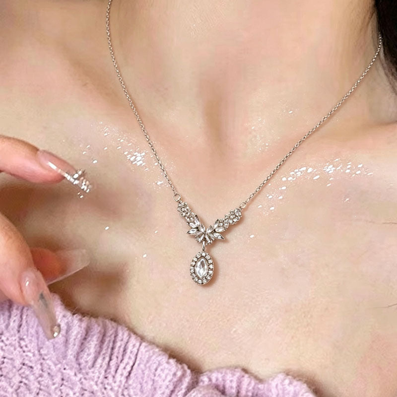 Wholesale Angel Wings Gemstone Necklace for Women,  Full Diamond Pendant,  Eye-Catching Clavicle Chain,  High-End Luxury Niche Neck Chain