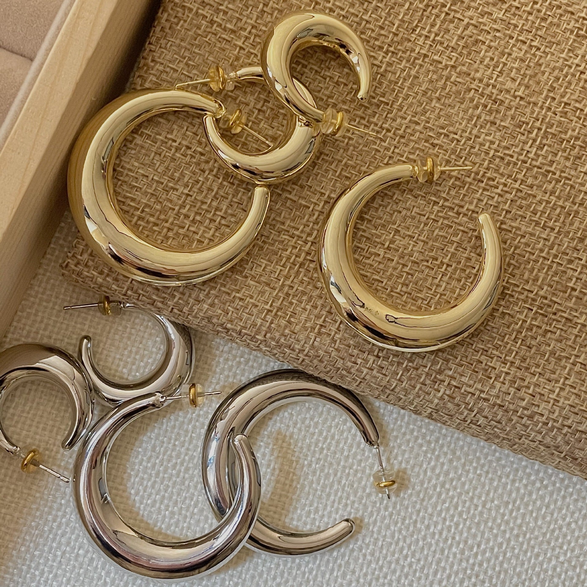 Wholesale Large Crescent Moon Metal Earrings Simple Elegant Women' s Jewelry Accessory