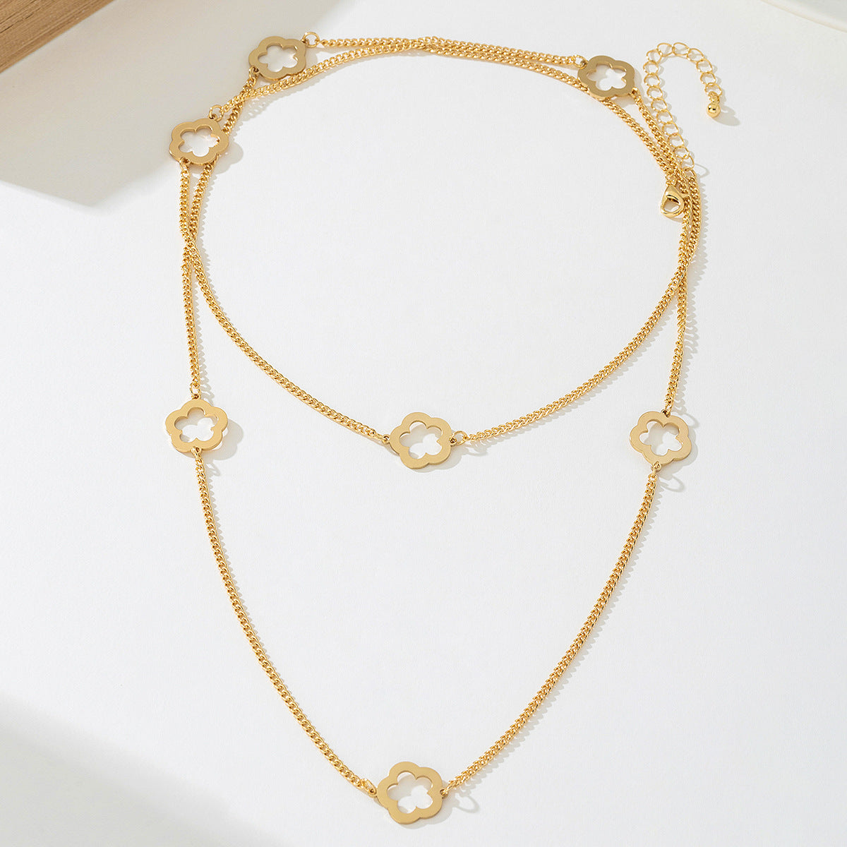 Wholesale Lucky Five-Leaf Clover Alloy Necklace Long Chain Fashion Accessory for Women Gift Boutique Resale