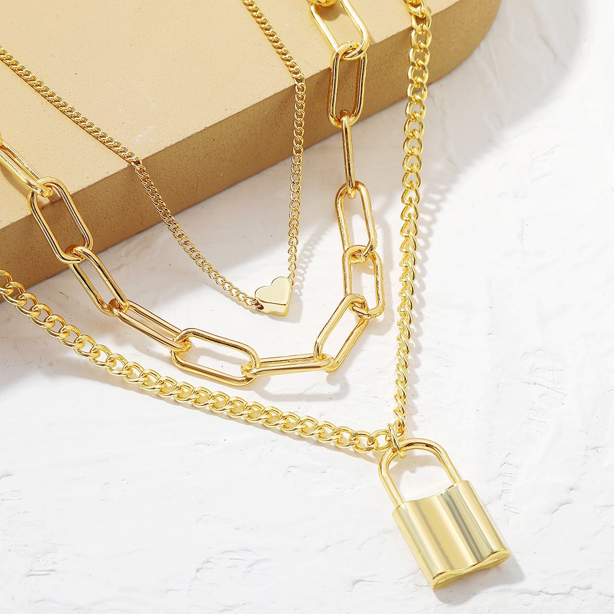 Wholesale alloy love-shaped necklace