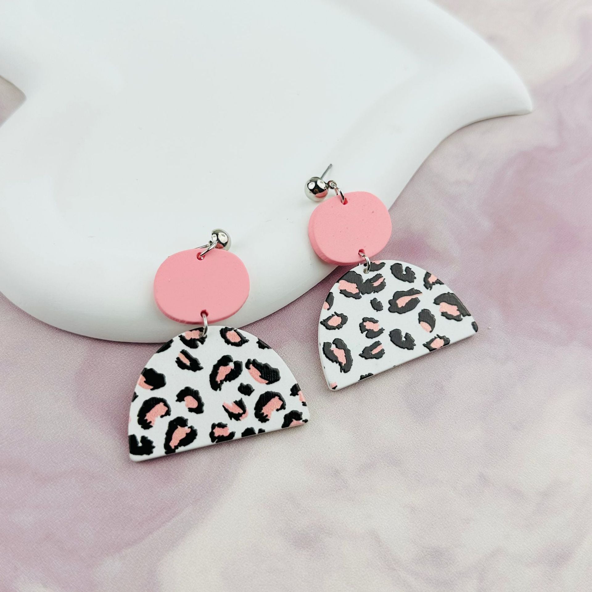 Wholesale Valentine's Day pink leopard print spot  acrylic paint women's earrings