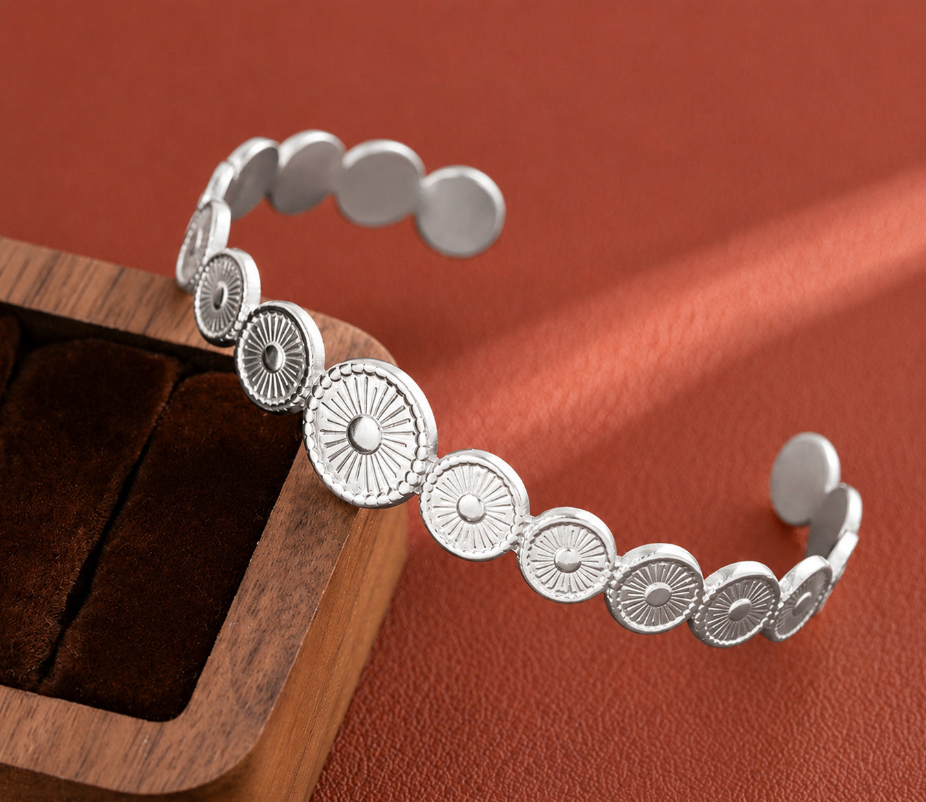 Wholesale Sun Pattern Stainless Steel Open Cuff Bangle For Women Gold Finish Trendy Fashion Jewelry Boutique Resale Gift
