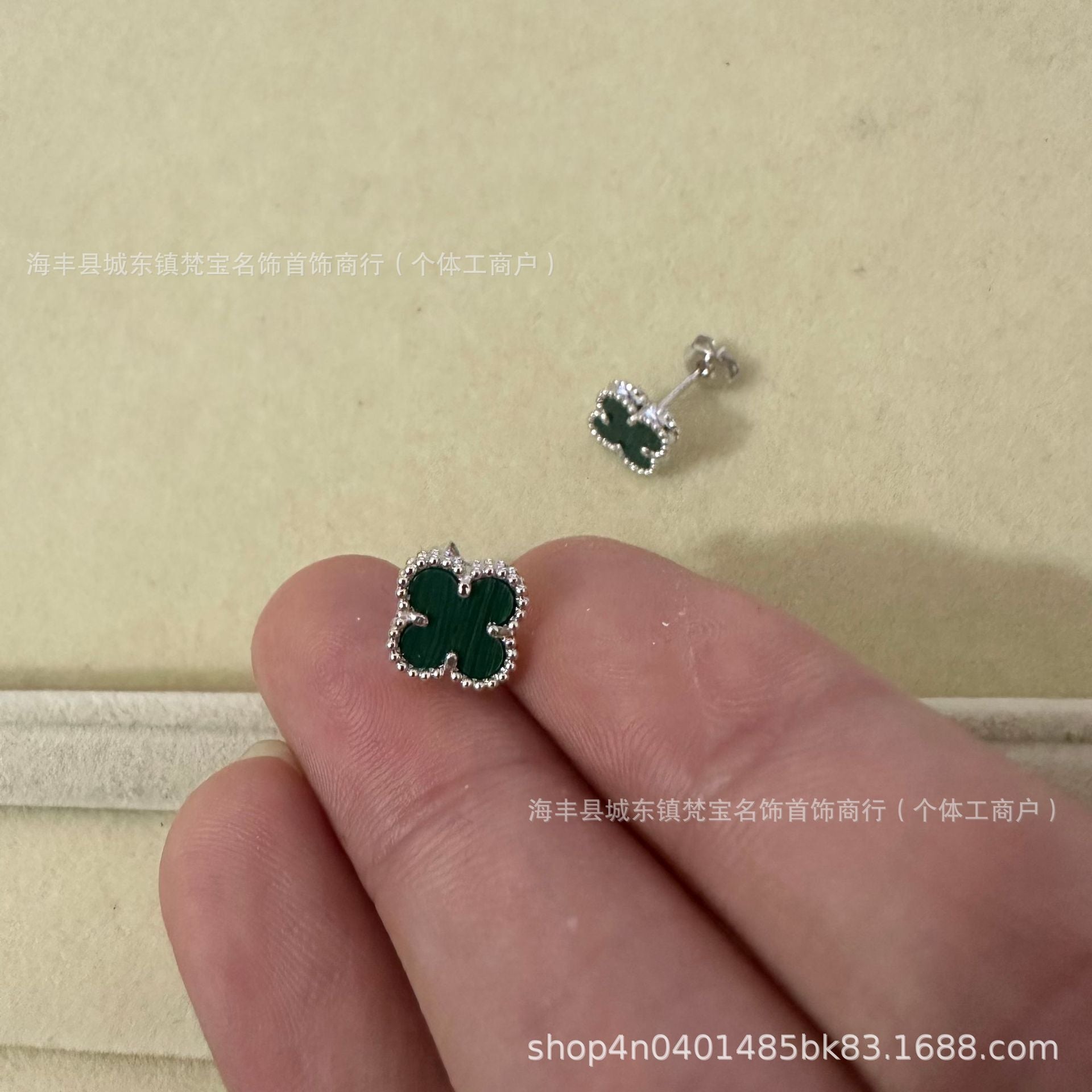 dxx-img:38878db4ff25d66447d0e297702750f4,ACC-ES-6129065336642-M1