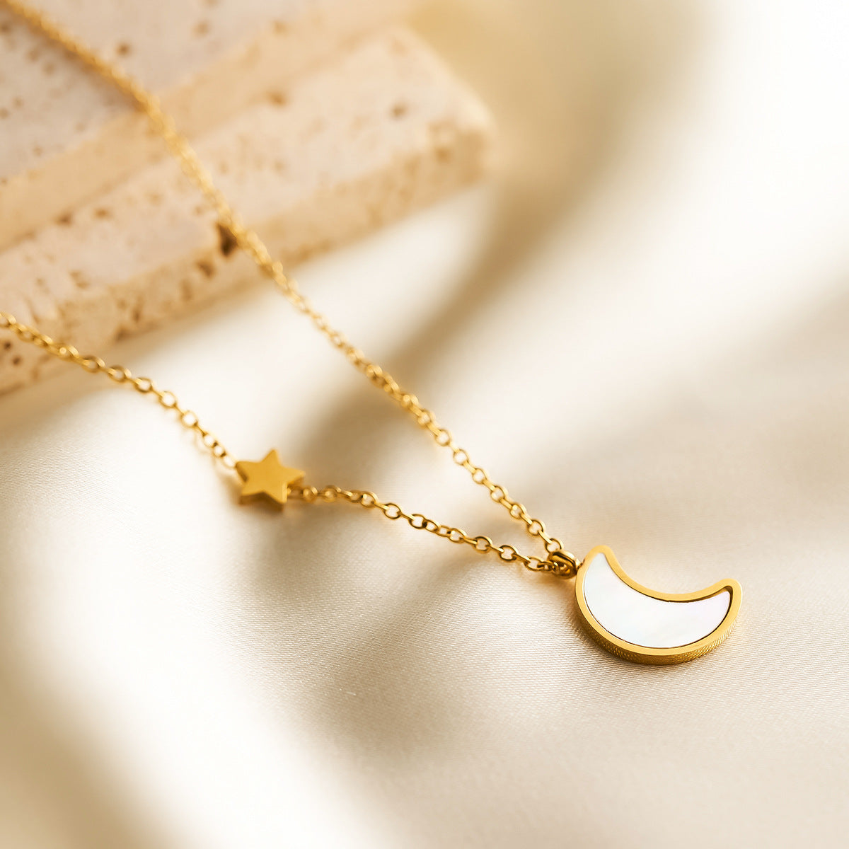 Wholesale Titanium steel 18k gold white shell moon star necklace