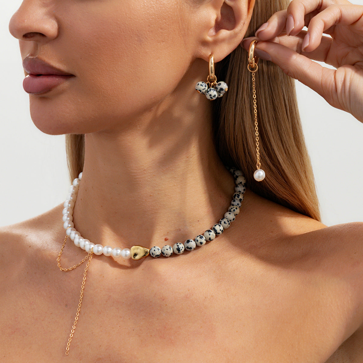 Wholesale  beaded splicing  fashionable spotted acrylic bead Necklace