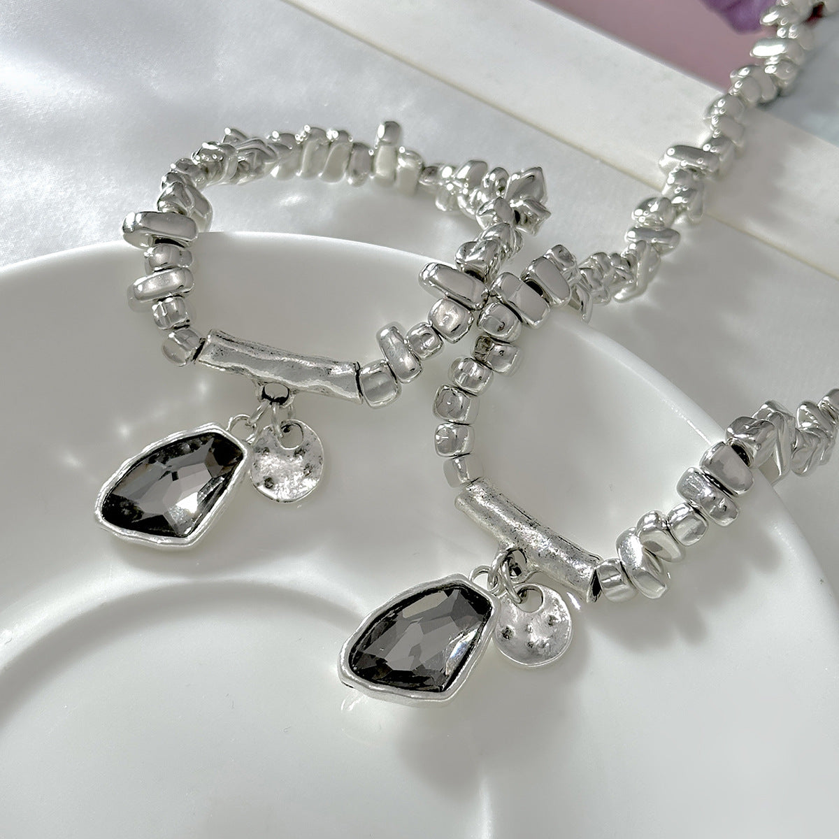 Wholesale Chic Irregular Bead Necklace Alloy Electroplated White Fashion Accessory for Resale