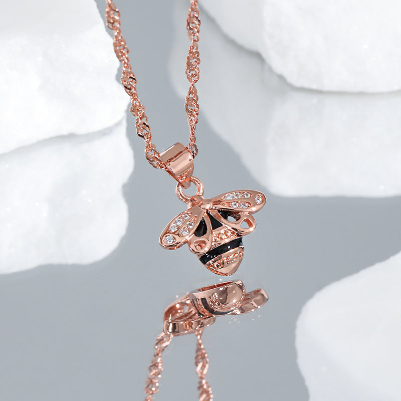Wholesale Bohemian Light Luxury Simple Diamond Bee Necklace ACC-NE-YingRong007