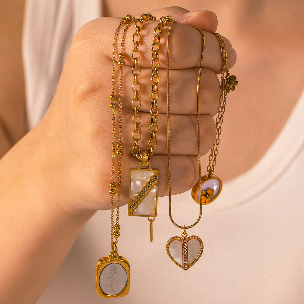 Collier en acier en acier titane en acier en acier en acier de titane asymétrique du diable