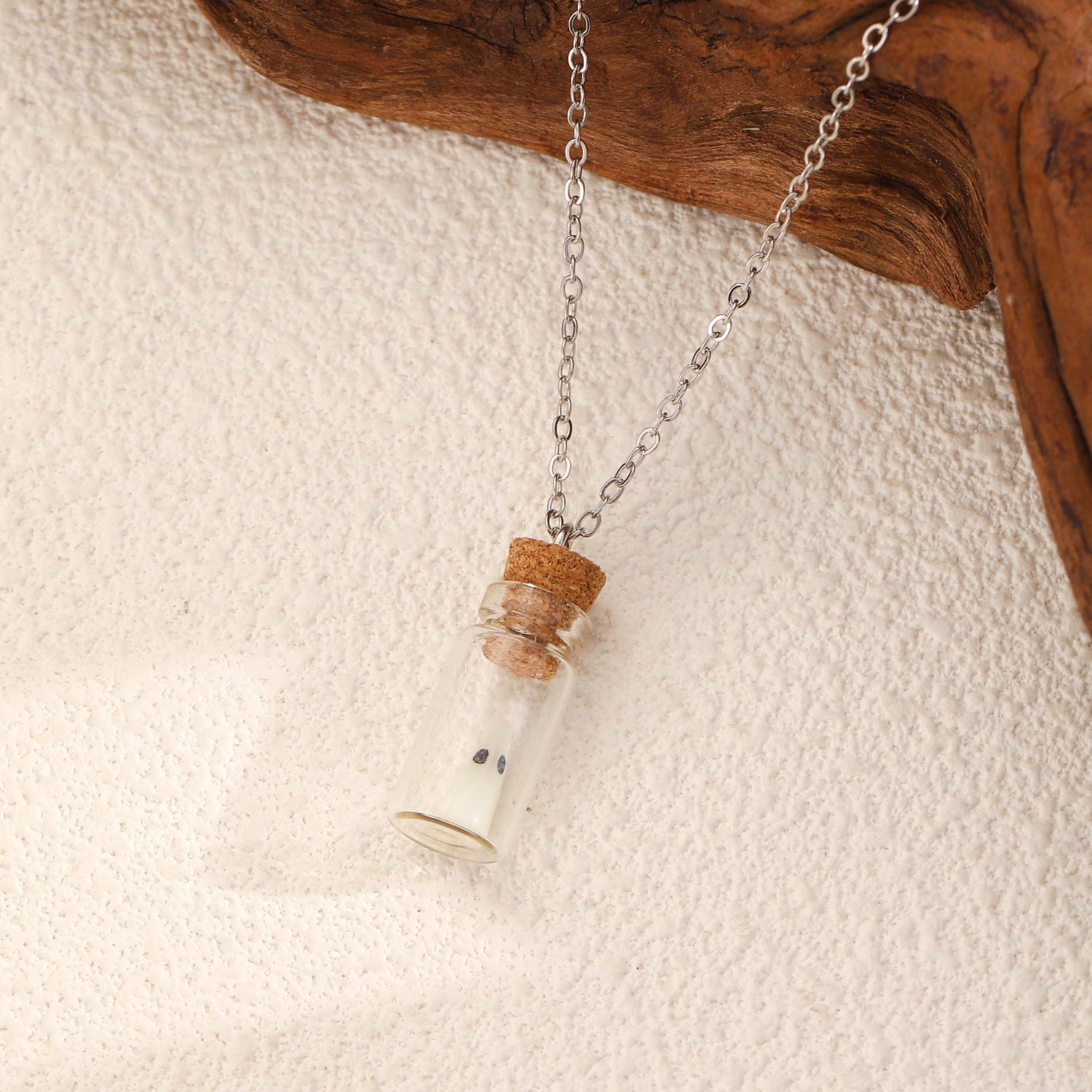 Wholesale  Glow-in-the-Dark Ghost Pendant Necklace Resin Handmade Fashion Accessory