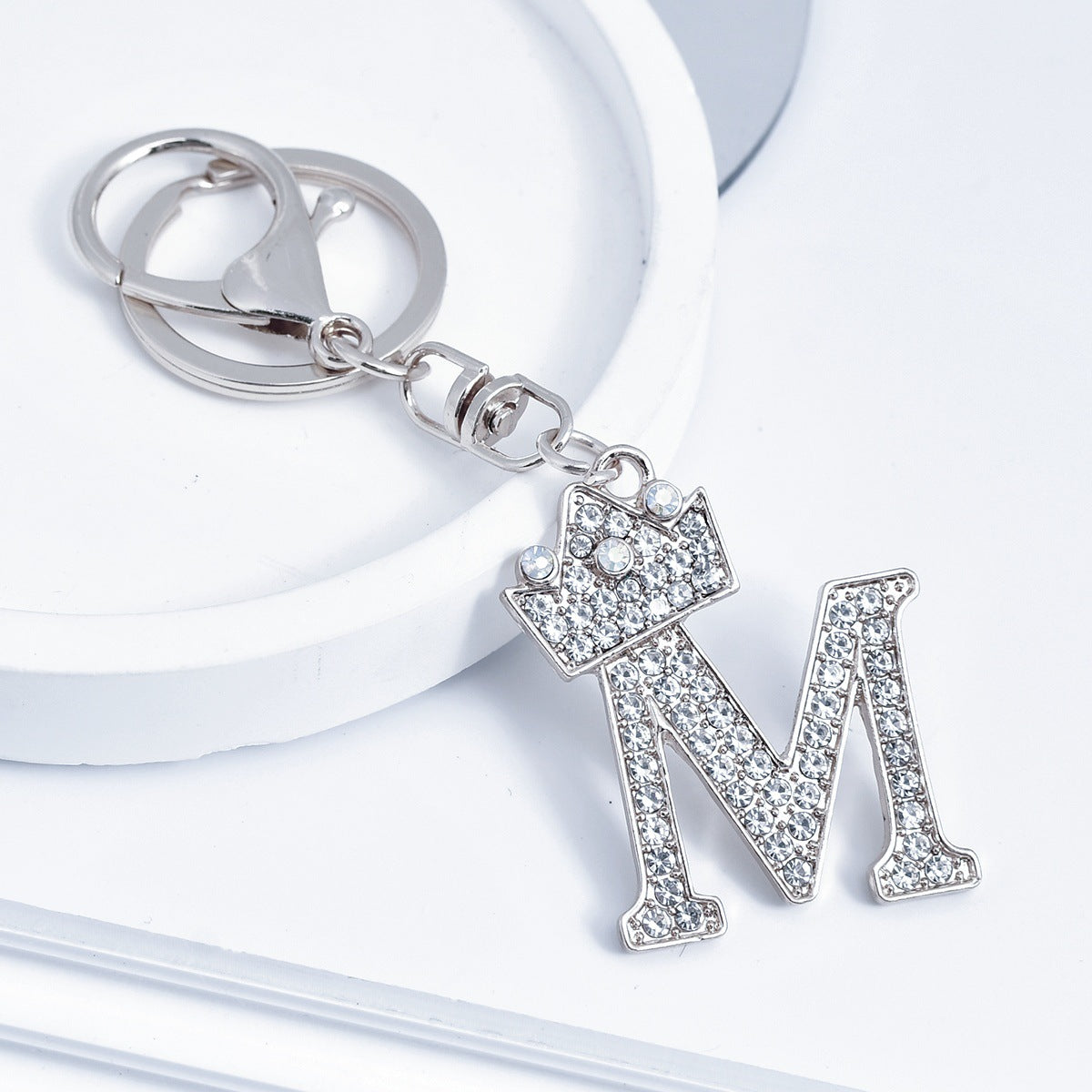Wholesale Stylish Rhinestone 26 Letter Keychain Zinc Alloy Silver Metal Pendant Car Backpack Accessory Fashion Jewelry Gift For Resale