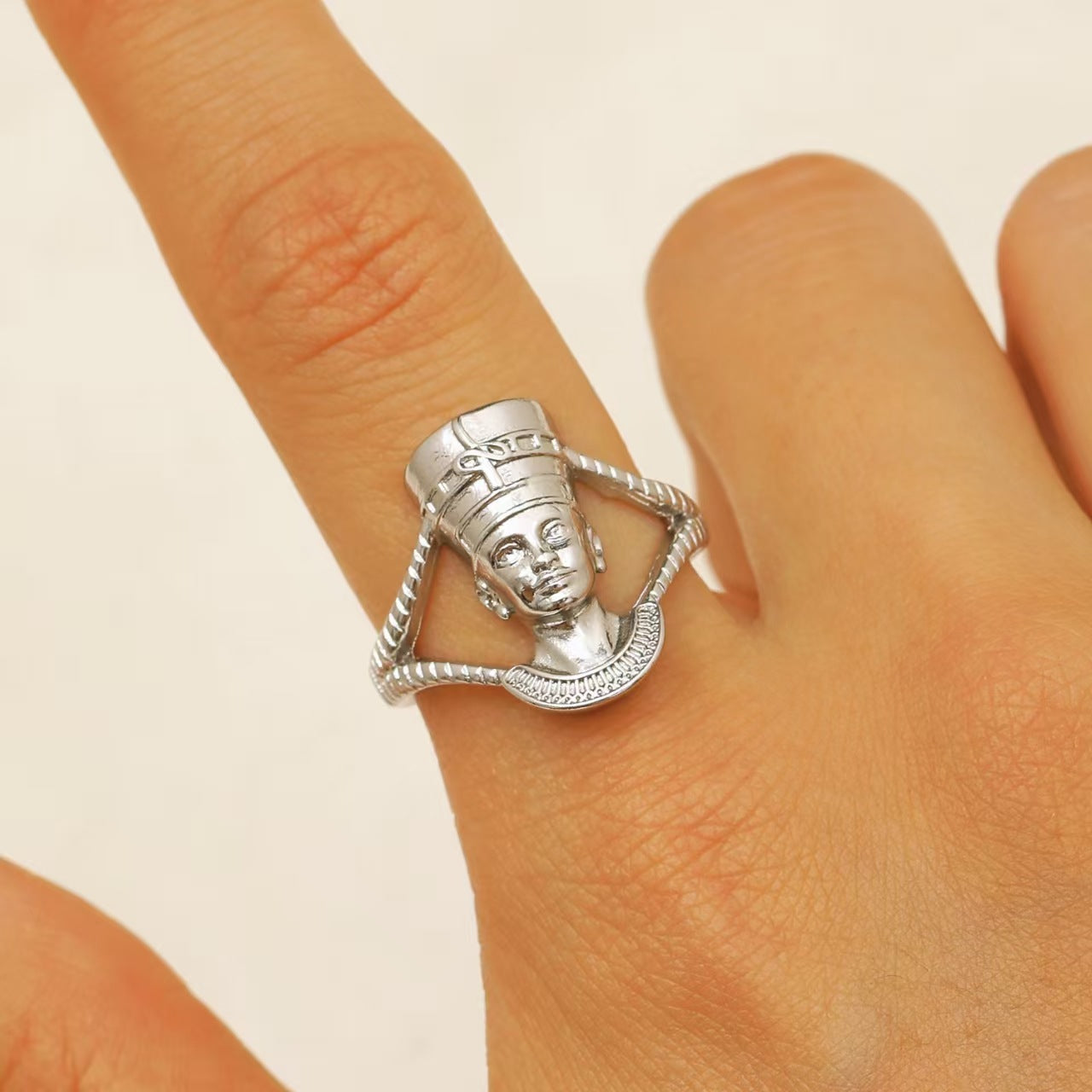 Wholesale exaggerated sculpture index finger ring
