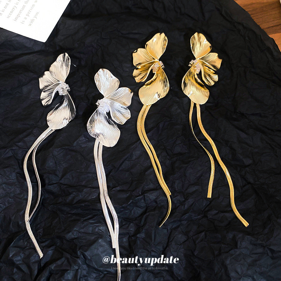 Wholesale Vintage Style Metal Petal Tassel Earrings - Fashion Accessory for Resale