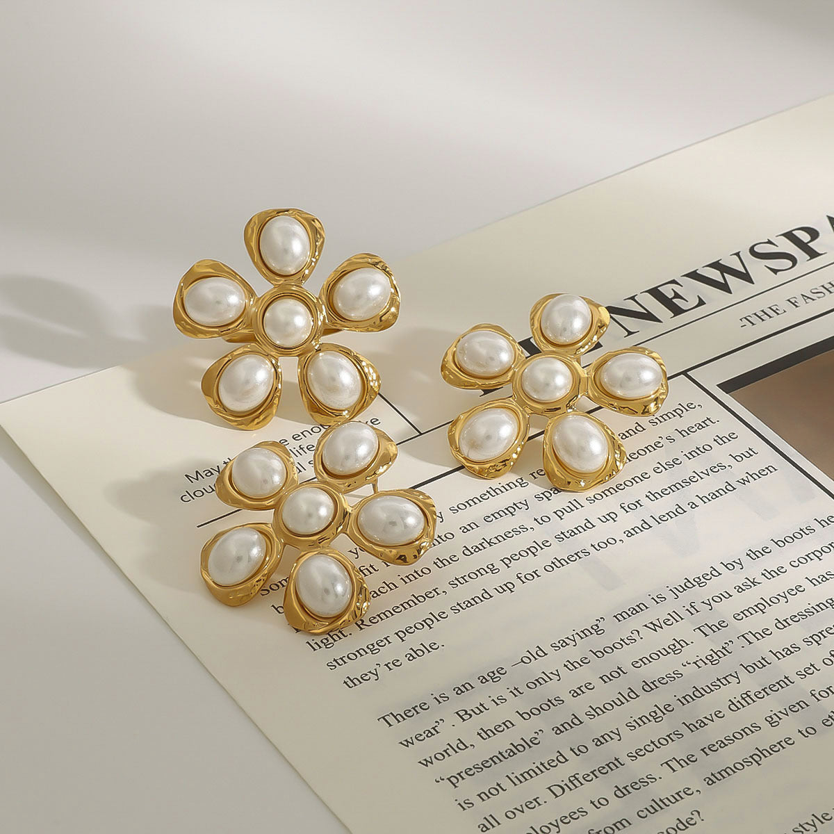 Wholesale stainless steel pearl  light luxury  earrings