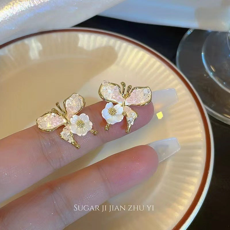 Wholesale Simple and Luxurious Heart-shaped Pearl Earrings