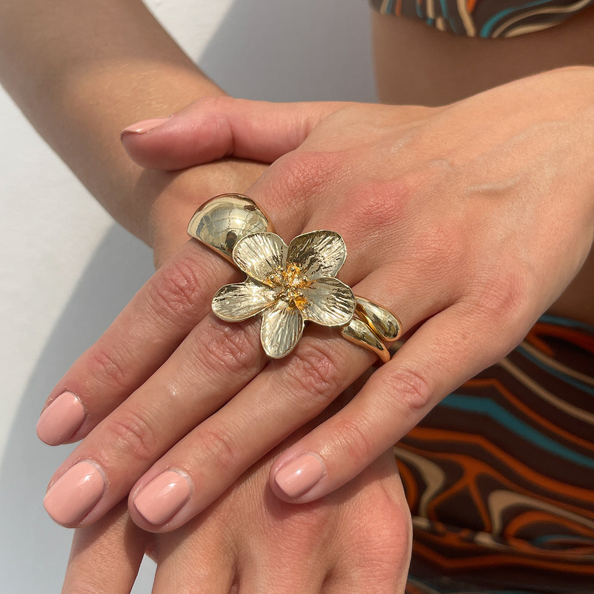 Wholesale Exaggerated Baroque Vintage Imitation Pearl Flower Ring Fashion Jewelry Accessory