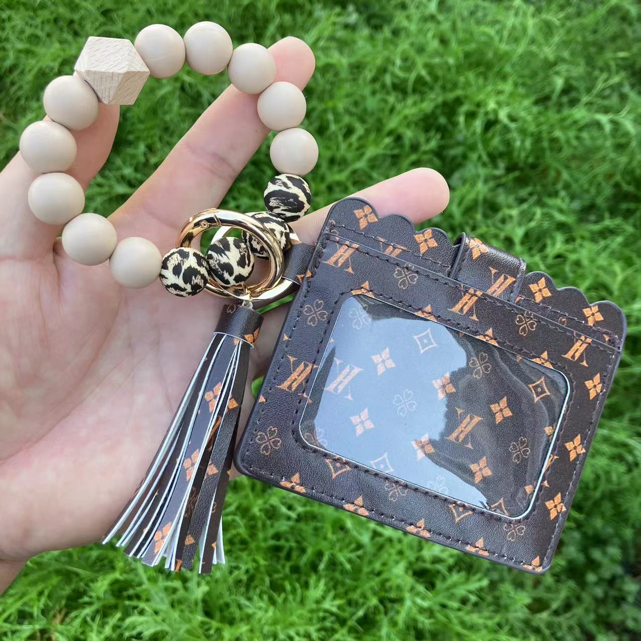 Wholesale Silicone Bead Wristlet Keychain With PU Card Holder And Tassel Yellow Leopard Print Bow Design Women S Everyday Fashion Accessory
