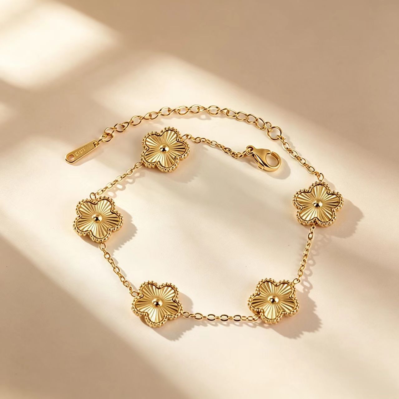 Wholesale Electroplated Stainless Steel Lucky Clover Bracelet - Modern Minimalist Fashion Accessory for Gift or Boutique Resale
