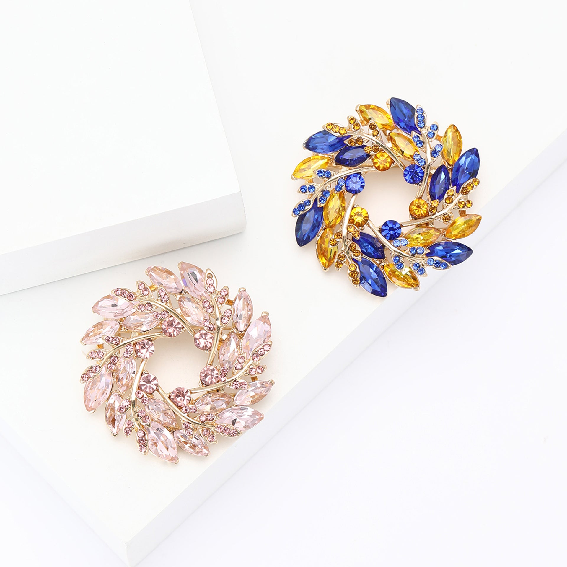 Wholesale Stylish Alloy Rhinestone Wheat Ear Wreath Brooch Pin For Women Suit Coat Jewelry Accessory