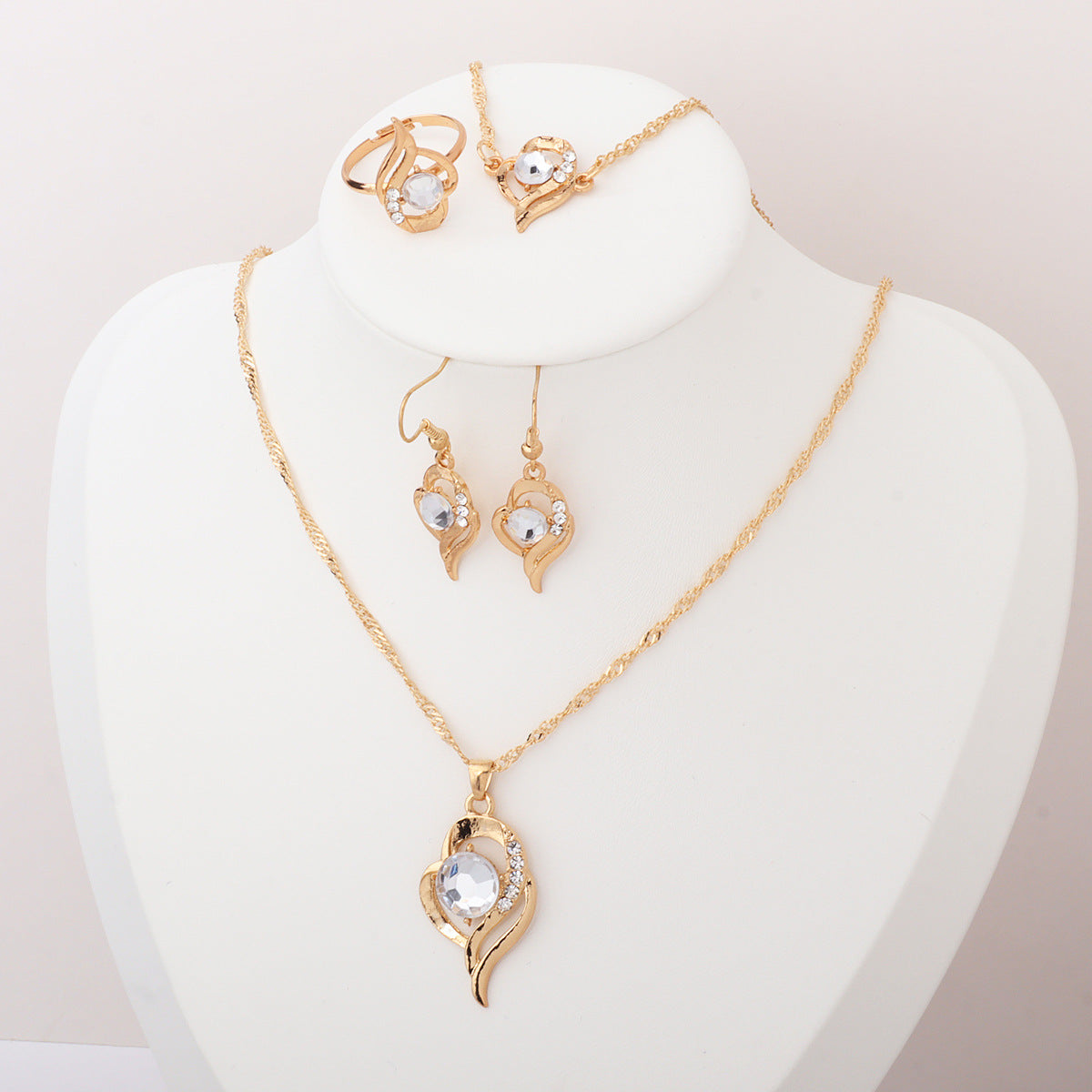 Wholesale  love  pendant with diamond heart necklace bracelet earrings ring jewelry set