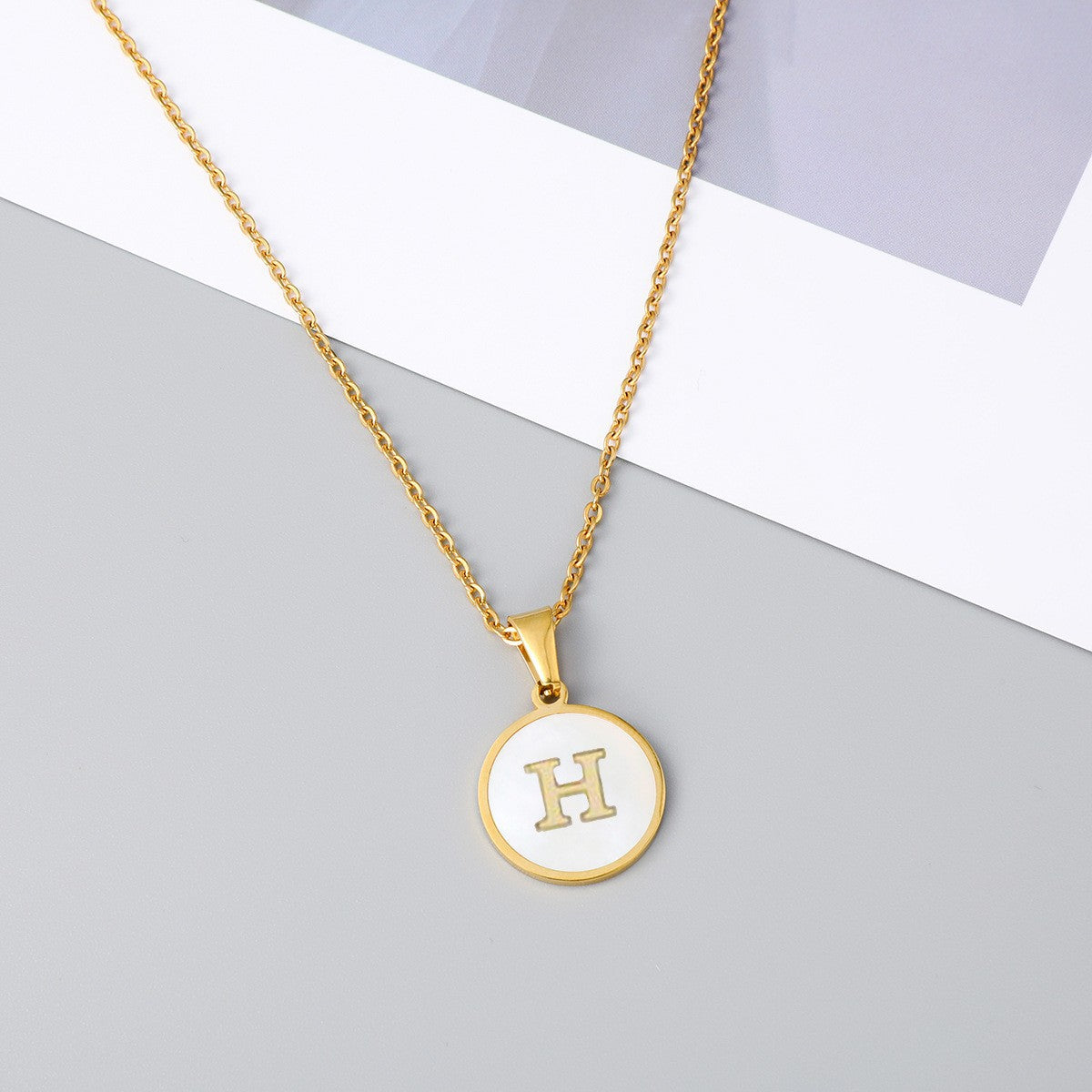 Wholesale Round Stainless Steel Gold Plated Letter Pendant Necklace for Women Fashion Accessory Gift
