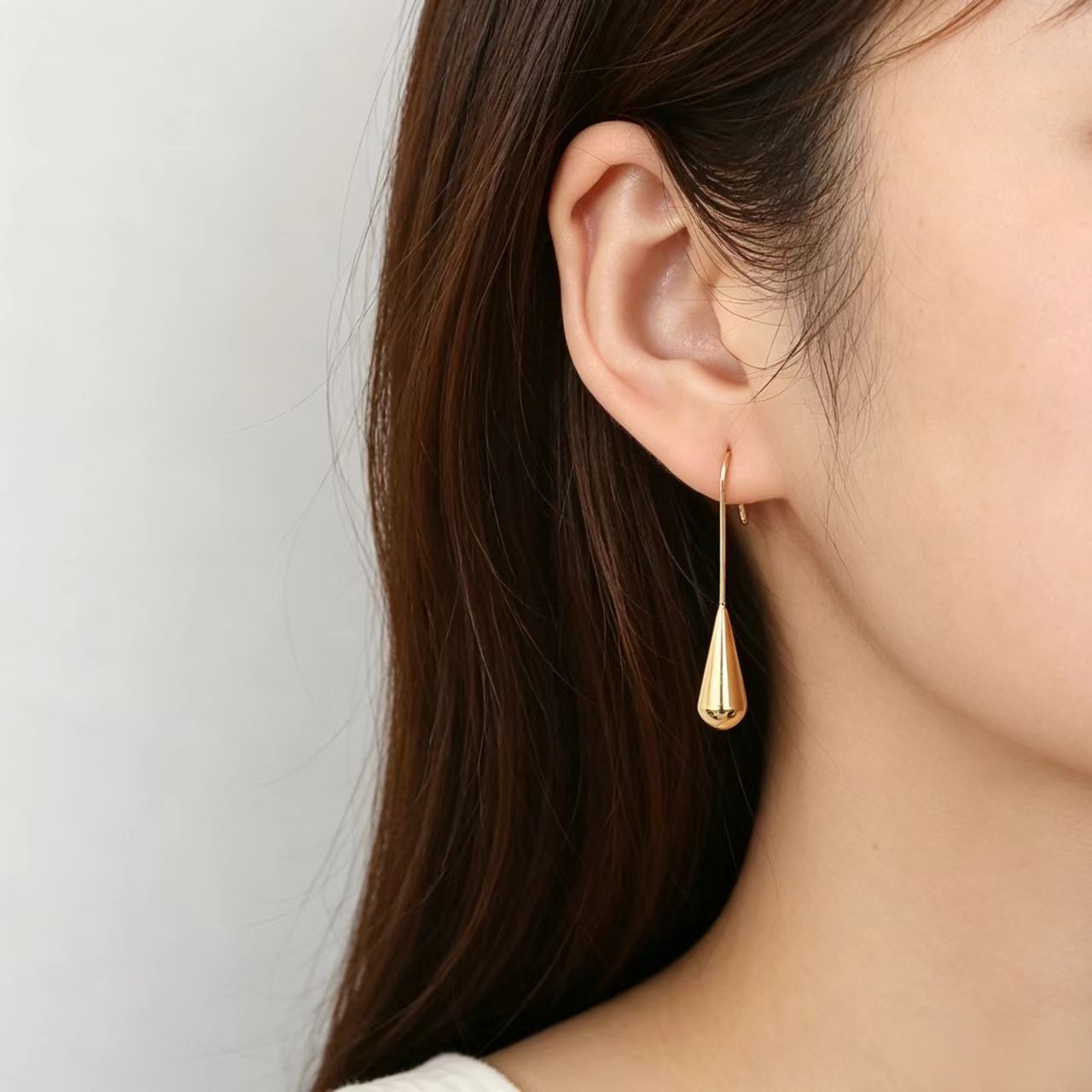 Wholesale 18k Gold Electroplated Water Drop Earrings French Retro Style Women Jewelry Accessory