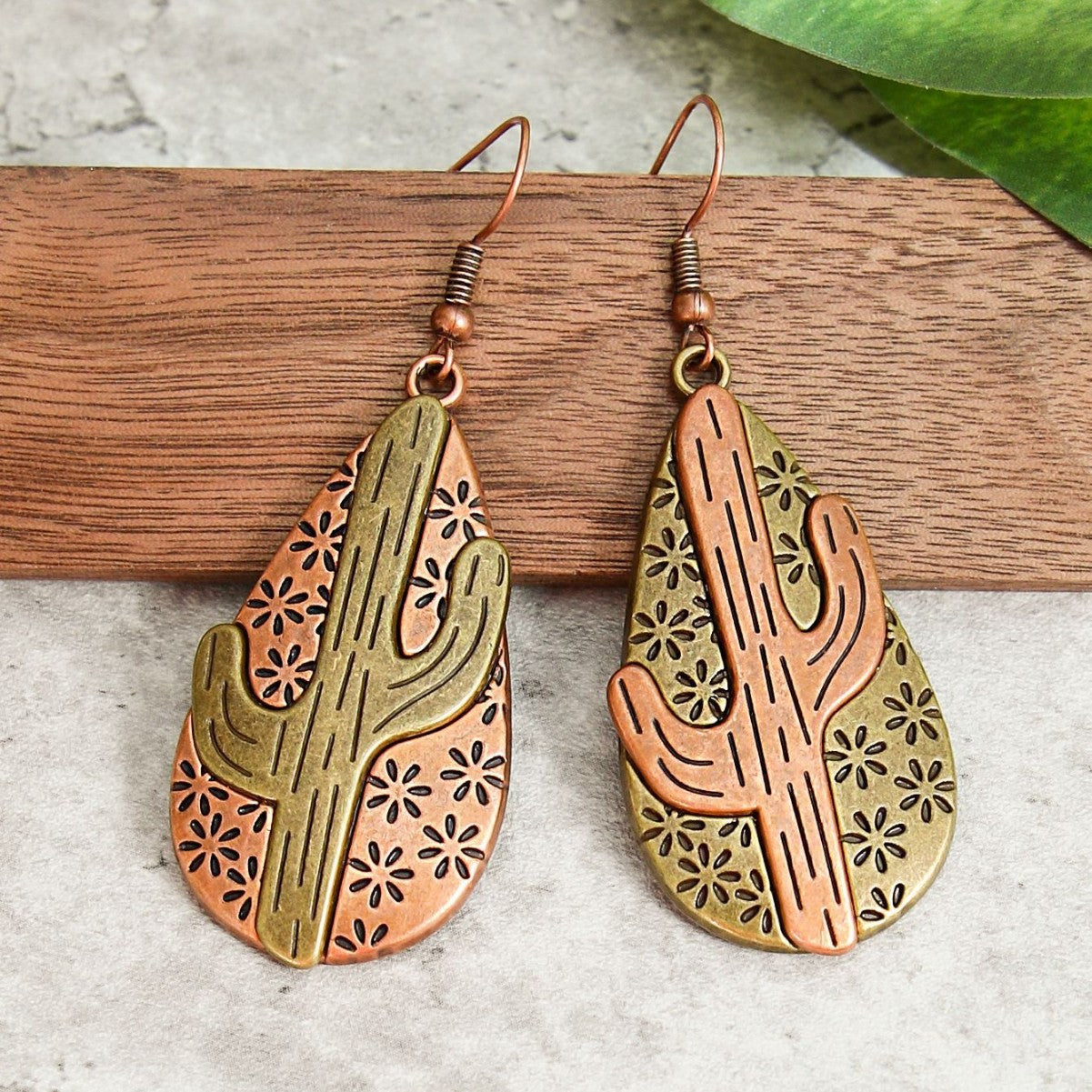 Wholesale Retro Bohemian Cactus Carved Drop Earrings Zinc Alloy Fashion Accessory