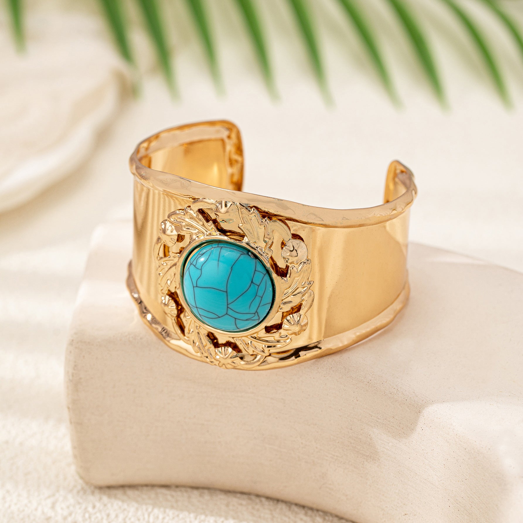 Wholesale Stylish Retro Floral Blue Turquoise Alloy Bracelet For Everyday Wear And Party