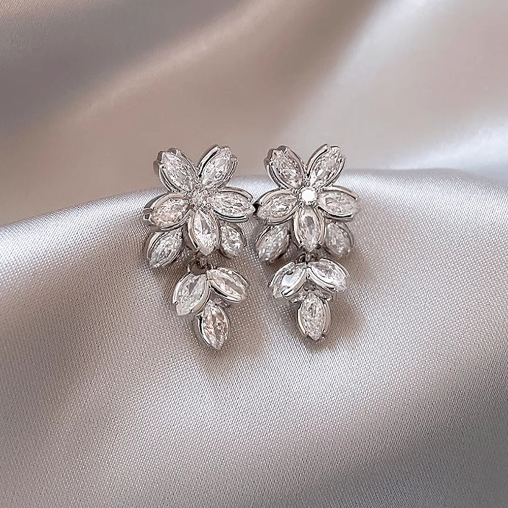 Wholesale  Luxury Zircon Leaf Ear Clip Earrings