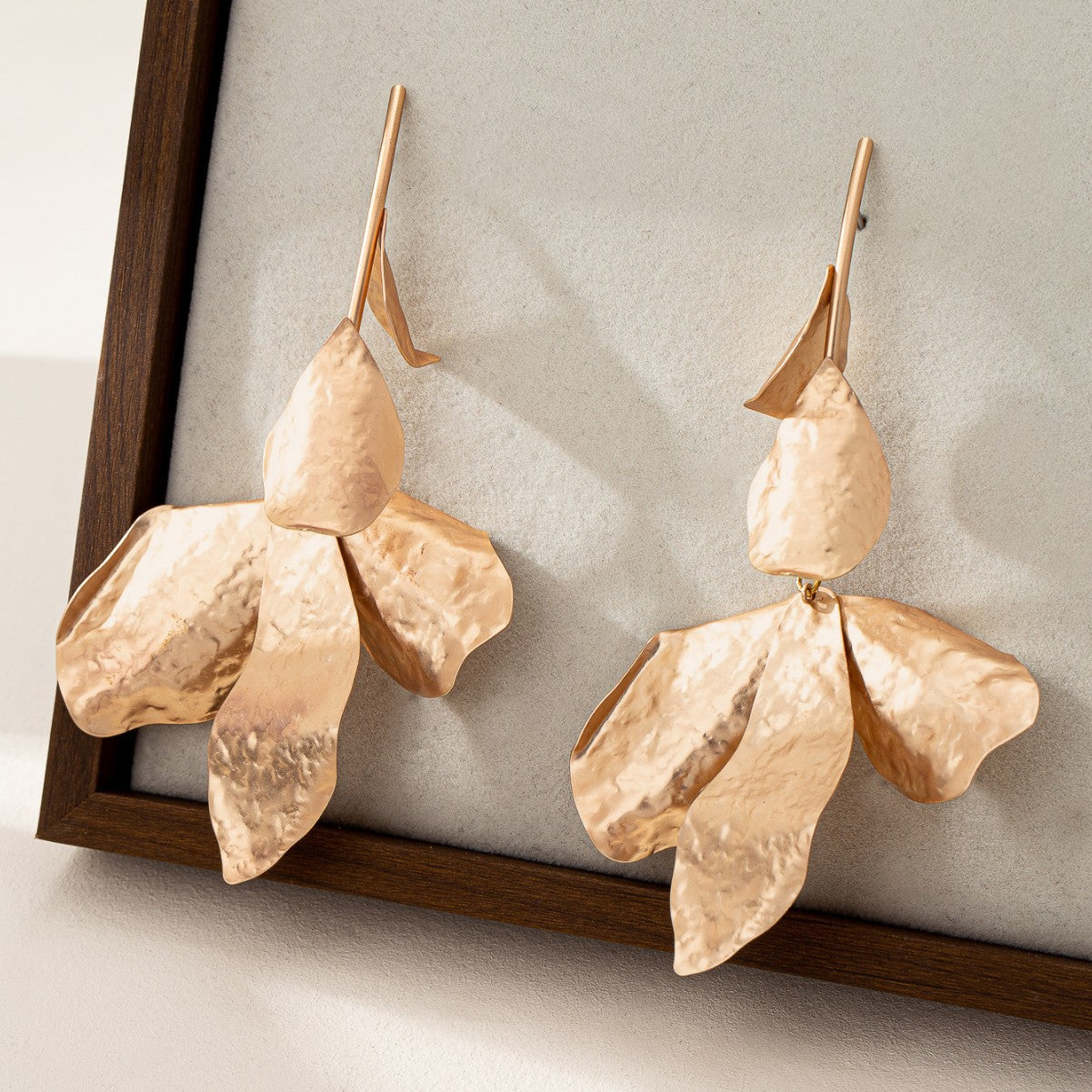 Wholesale  metal petal earrings creative high quality leaves temperament fashion evening earrings