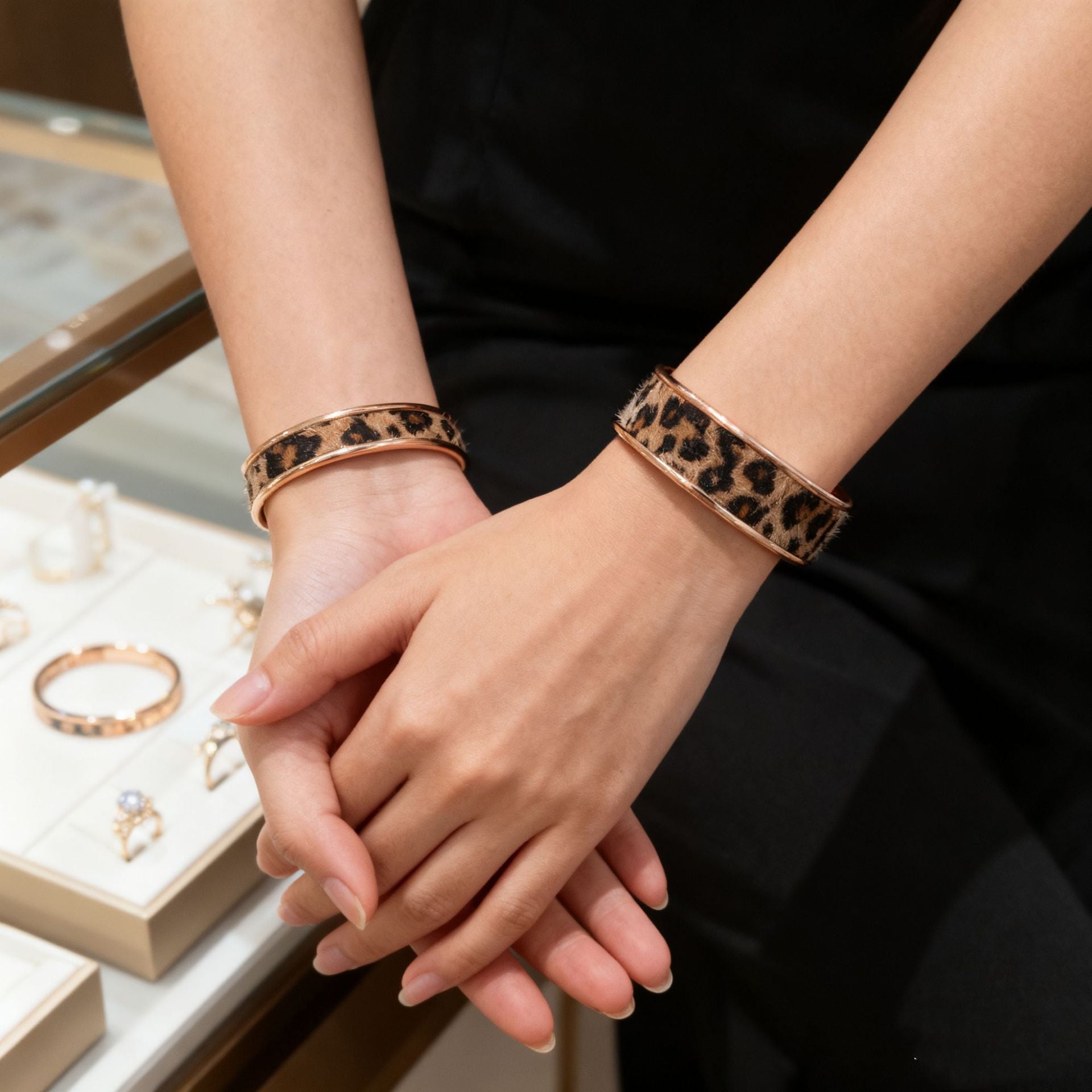 Wholesale Vintage Flocked Leopard Print Open Bangle Bracelet Alloy Electroplated Fashion Accessory For Women Everyday Wear