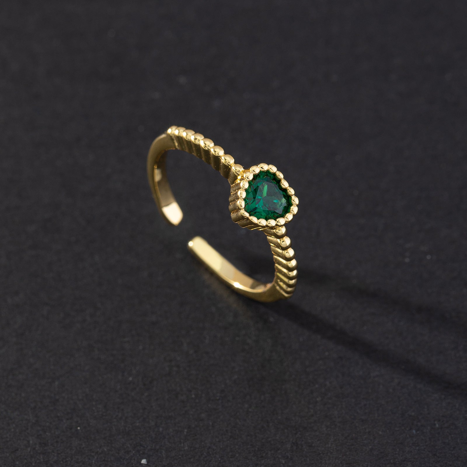 Wholesale Vintage Emerald Green Open Snake Ring Copper Zircon Women S Fashion Jewelry Accessory