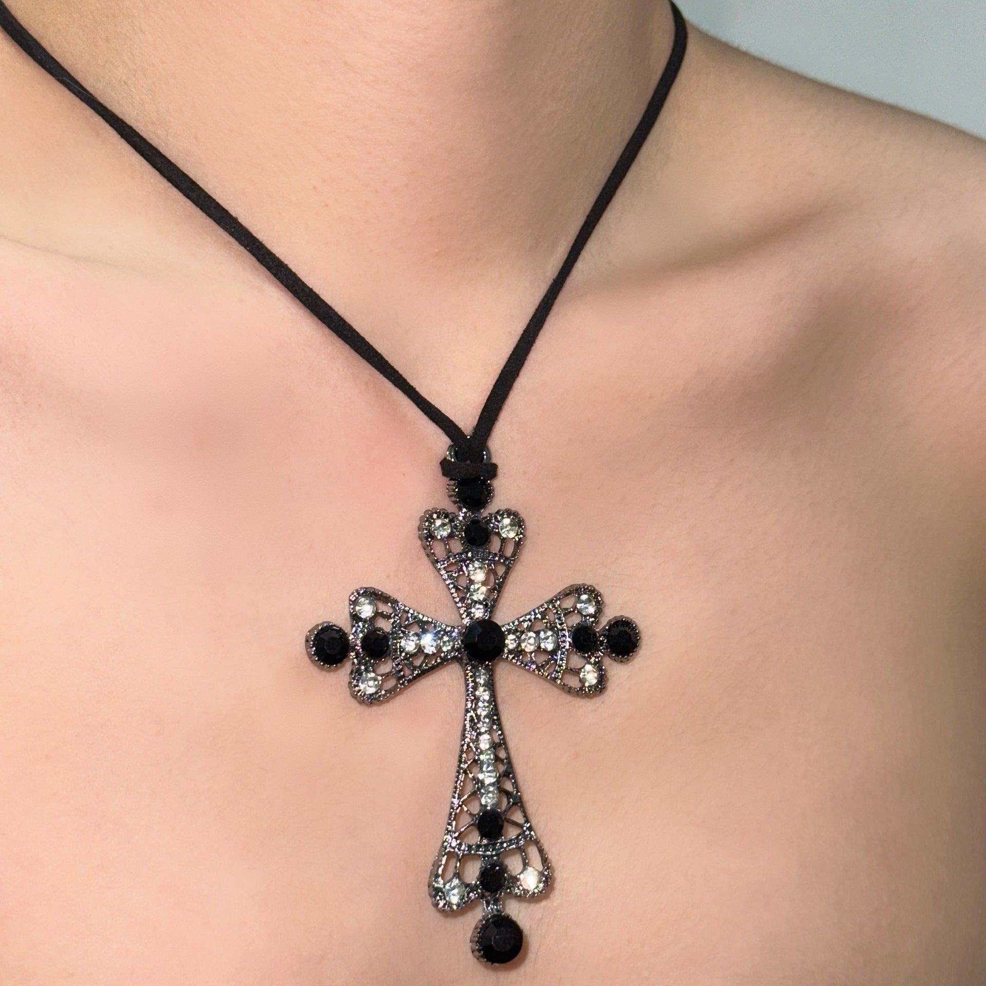 Wholesale Exaggerated diamond cross necklace pull-out collar