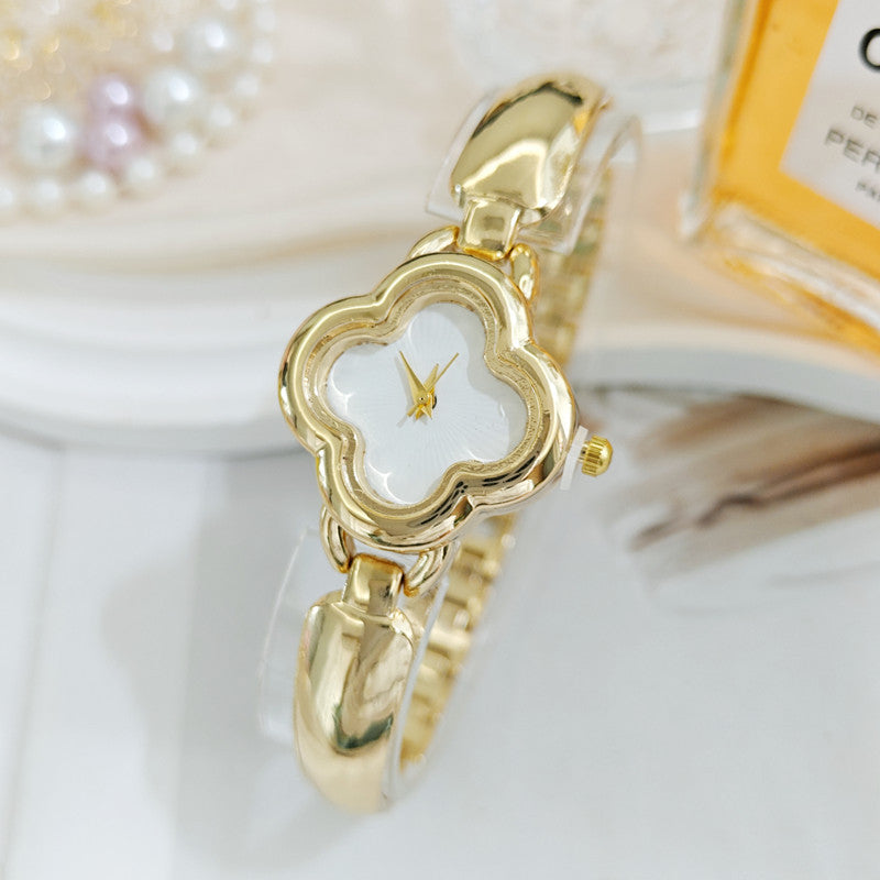 Wholesale Stylish Four Leaf Clover Women S Quartz Bracelet Watch Gift For Boutique Resale