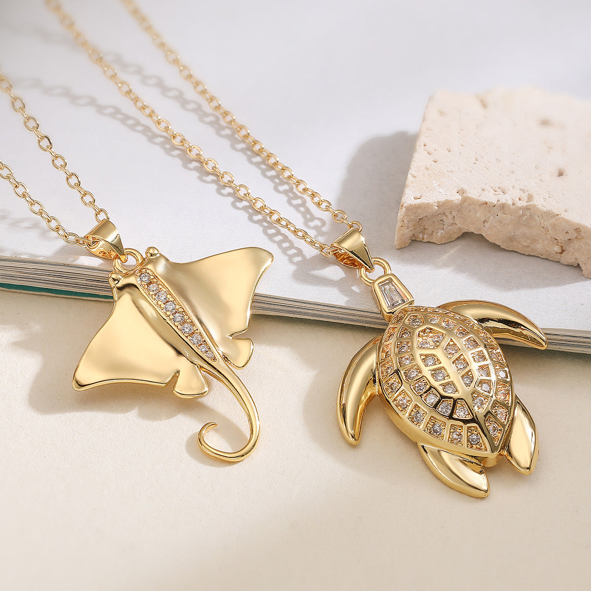 Wholesale Chic Women S Gold Plated Copper Zircon Turtle Pendant Necklace Layering Jewelry Party Gift Accessory Boutique Resale