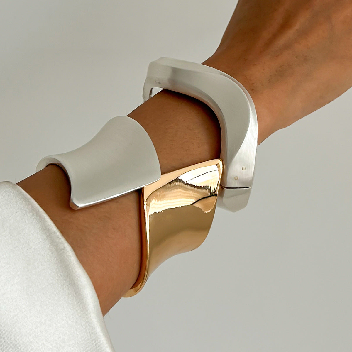 Wholesale Irregular opening simple cutting edge alloy bracelet set