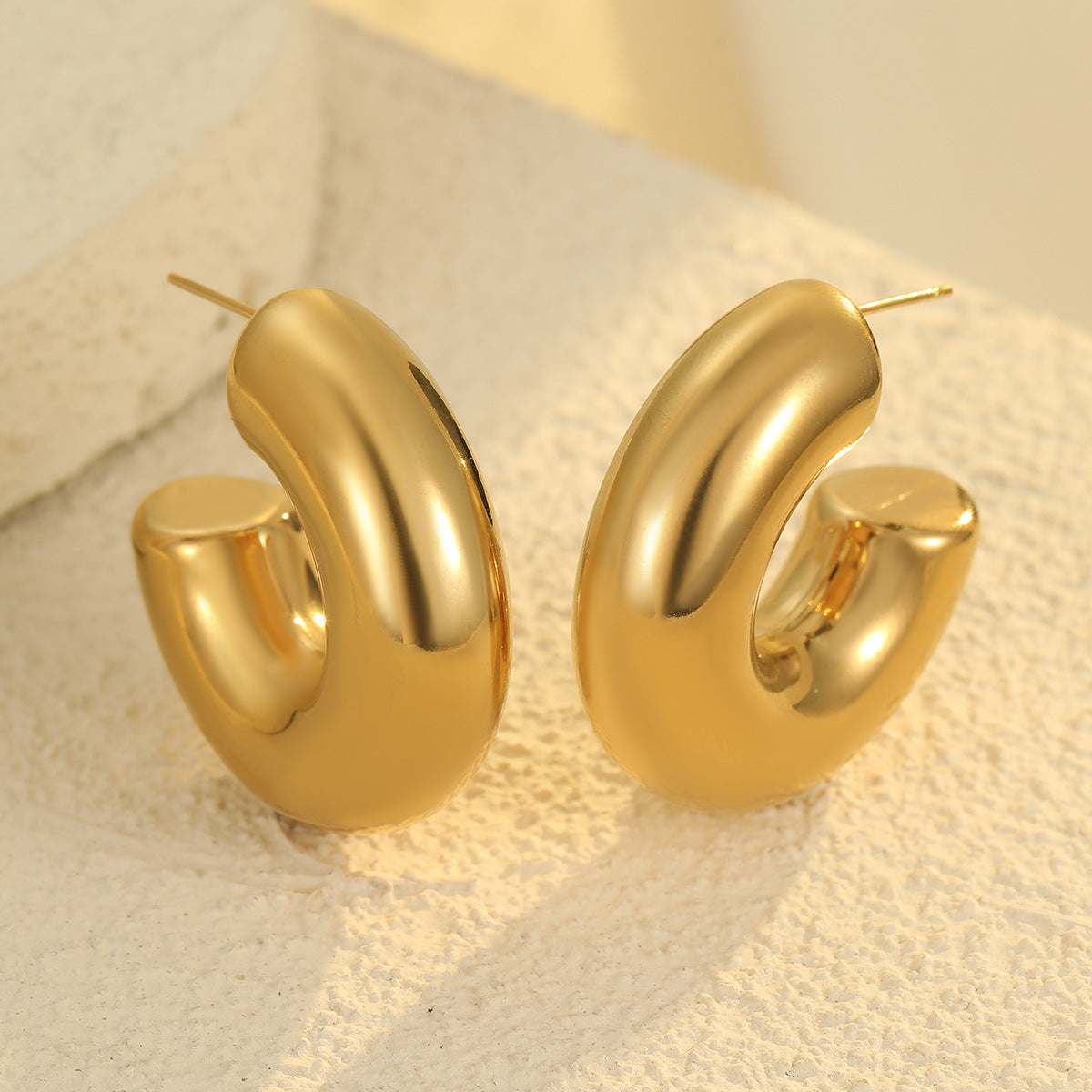 Wholesale hollow stainless steel smooth C- shaped  plating 18K gold earrings