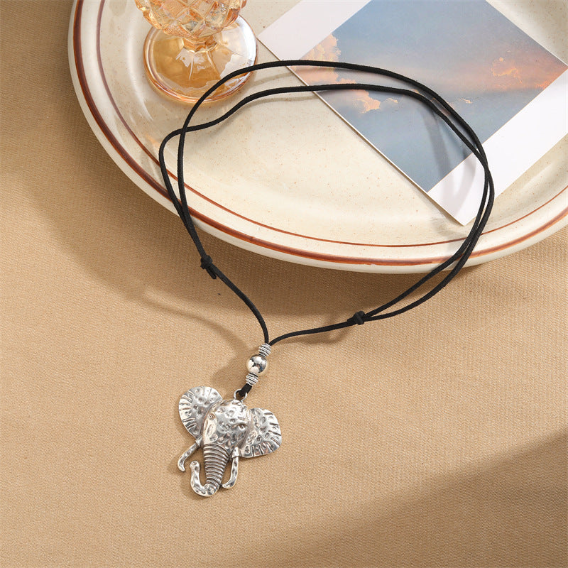 Wholesale Alloy Zircon Elephant Heart Pendant Necklace Retro Vintage Charm Trendy Jewelry Accessory For Gift