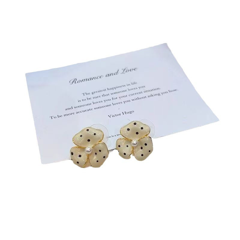 Wholesale Creamy White Flower Earrings
