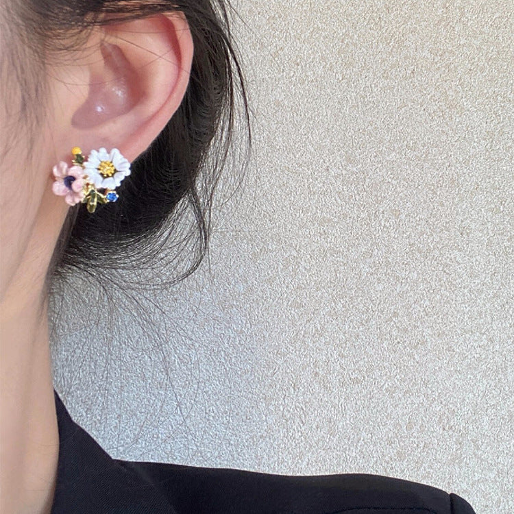 Wholesale Enamel asymmetrical daisy flower earrings