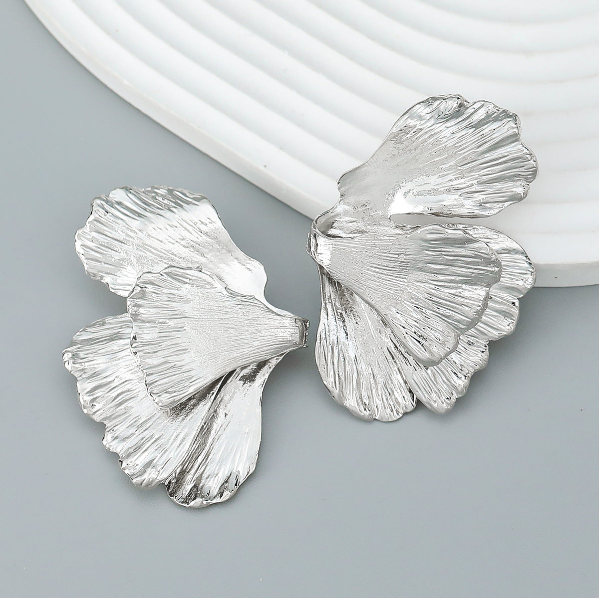 Wholesale exaggerated alloy leaves flower earrings