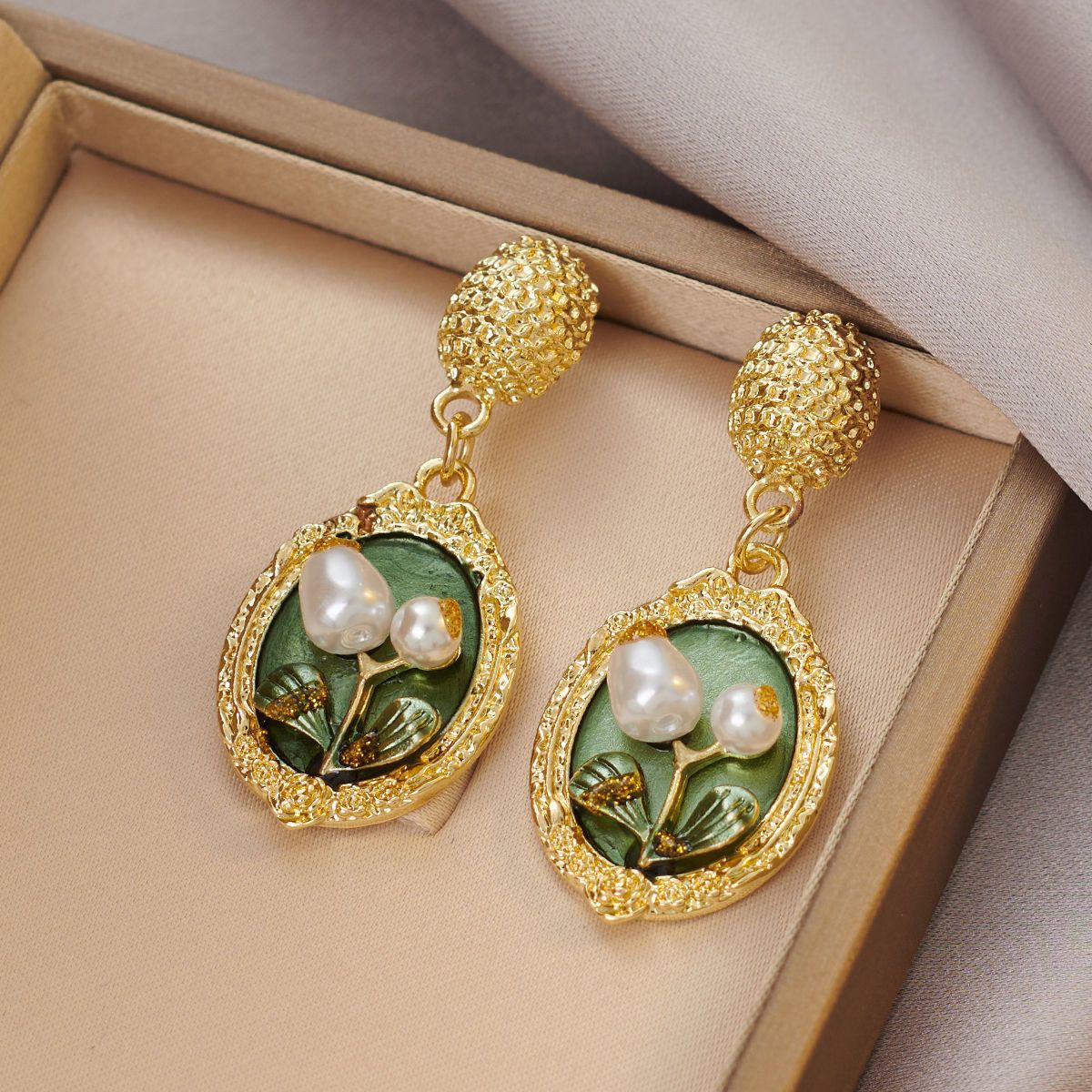 Wholesale Alloy Enamel Double Layer Flower Earrings French Palace Retro Pearl Design Fashion Accessory