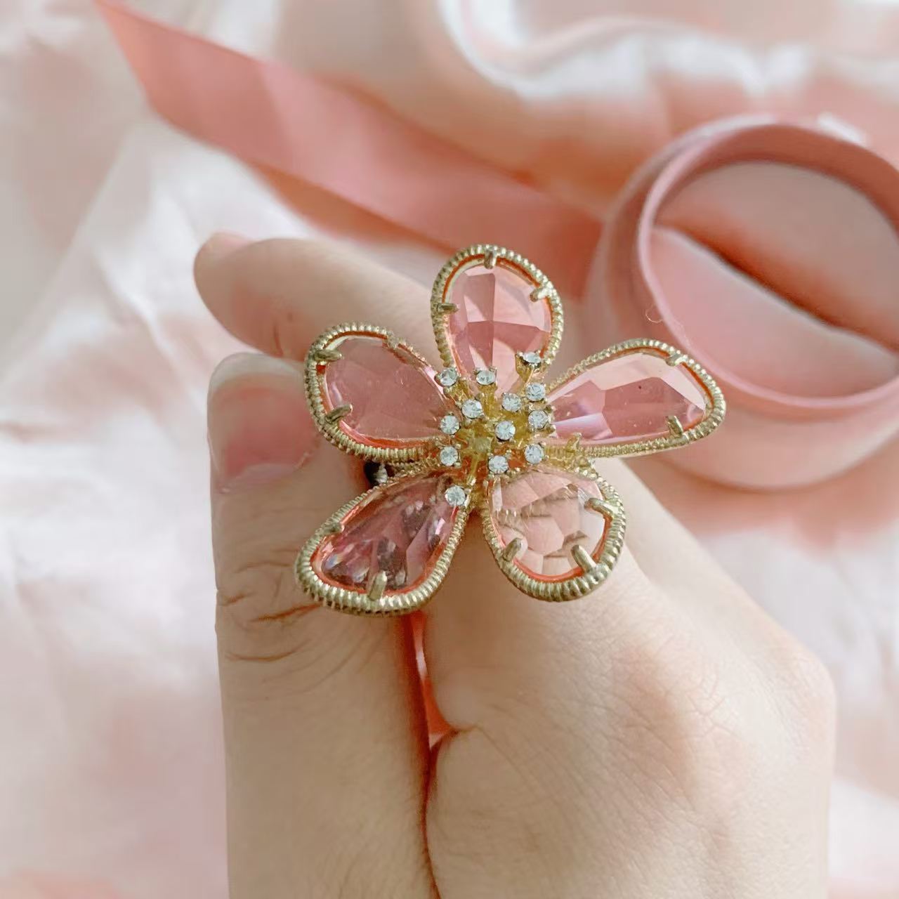 Wholesale European and American Style Crystal Flower Ring for Women,  Zinc Alloy Adjustable Open Ring for Index Finger,  Cross-Border Wholesale Starting from