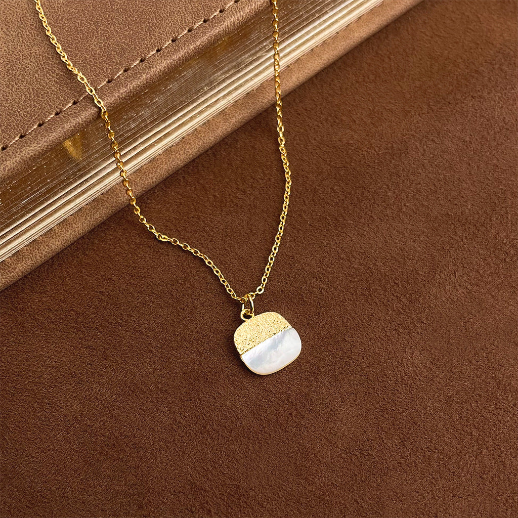 Wholesale Luxury Mother-of-Pearl Necklace for Women,  Fashionable Zirconia Clavicle Chain,  High-End Sweater Chain