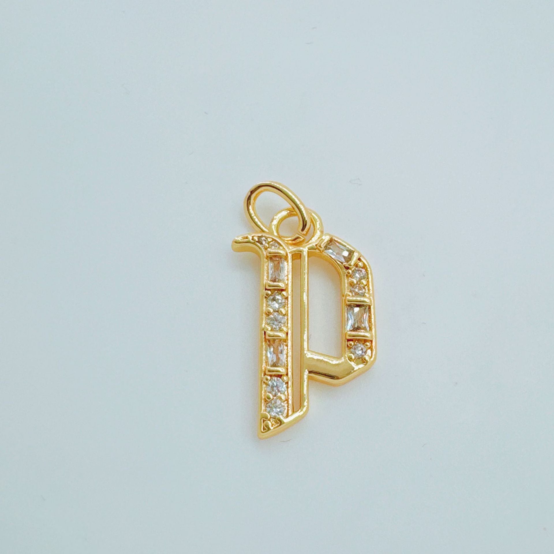 Wholesale Copper Gold-Plated Ice Sugar Letter Pendant Necklace European American Style Fashion Jewelry Accessory for Women
