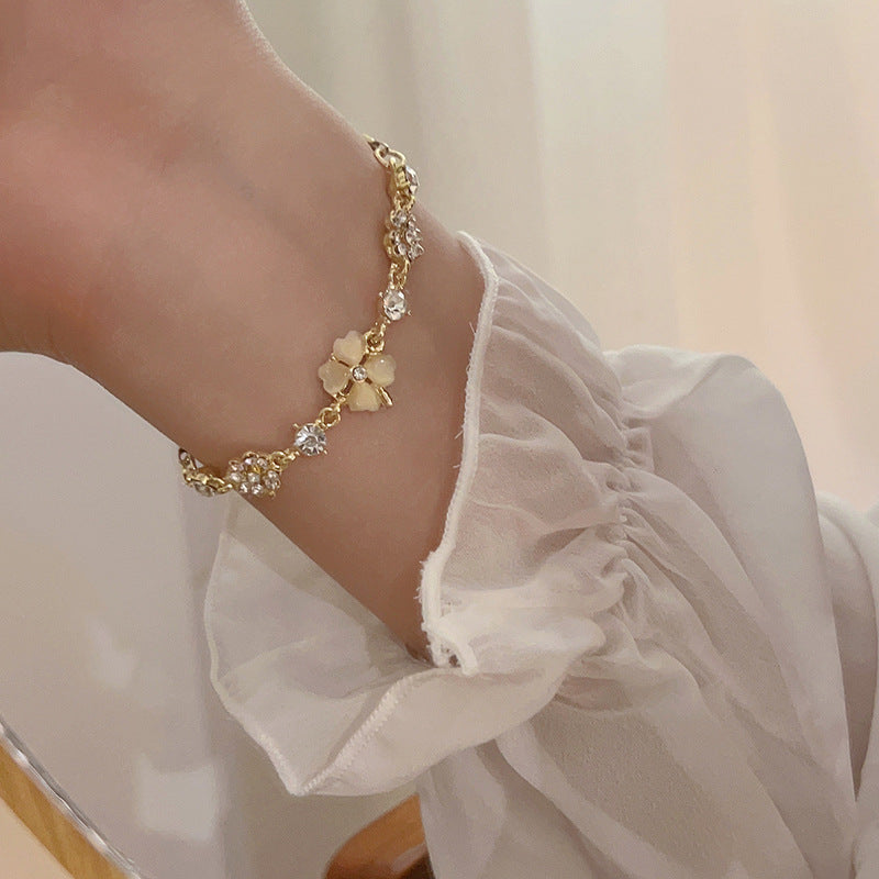 Wholesale Cat' s Eye Flower Bracelet