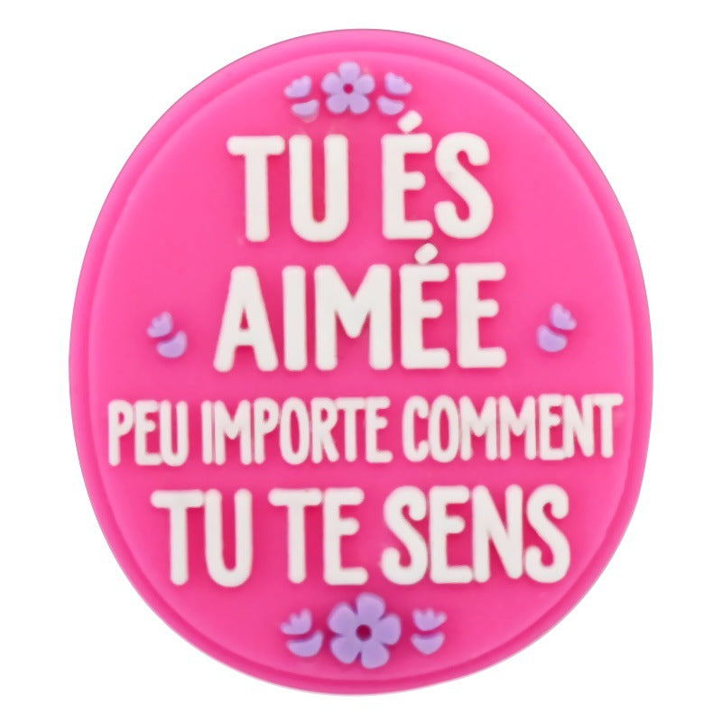 Serie di frasi francesi casuali all'ingrosso da 100 pezzi di cartoni animati di zoccoli Decorazione con fibbia per scarpe in gomma morbida in PVC