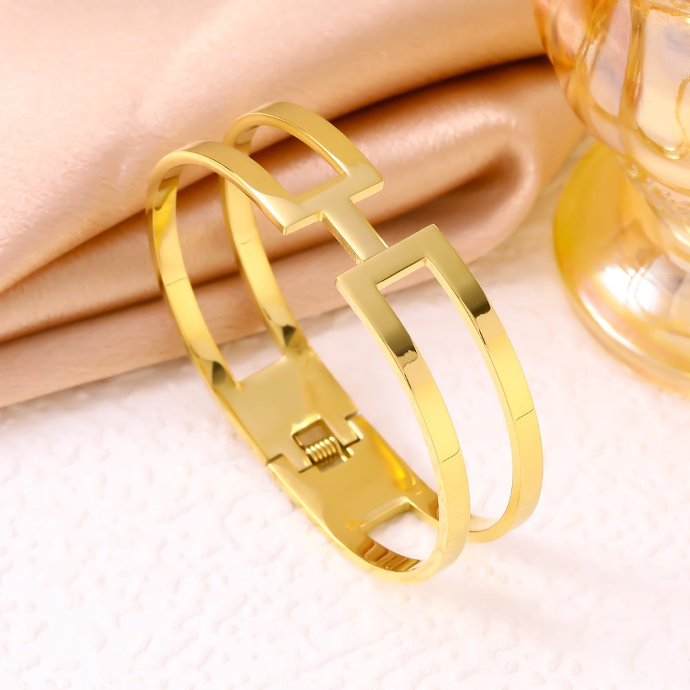Wholesale Fashionable Simple Exaggerated Letter H Titanium Steel Bracelet Accessible Luxury