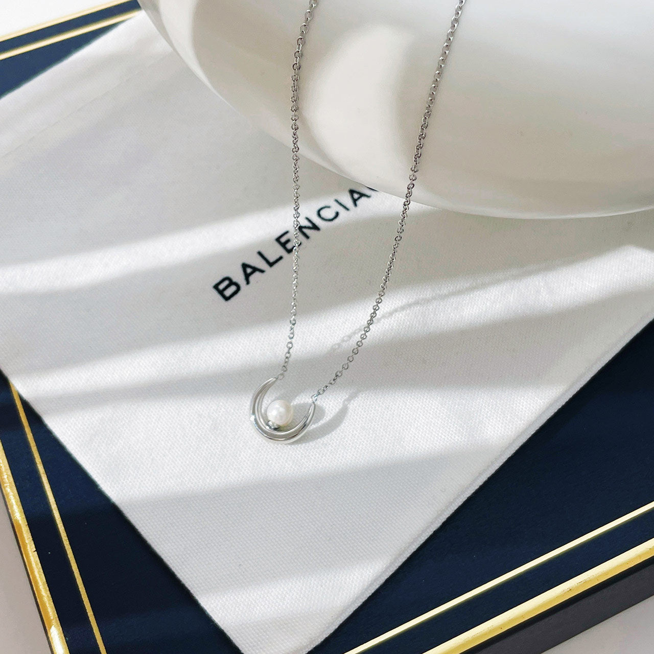 Wholesale Titanium Steel Pearl Crescent Clavicle Necklace