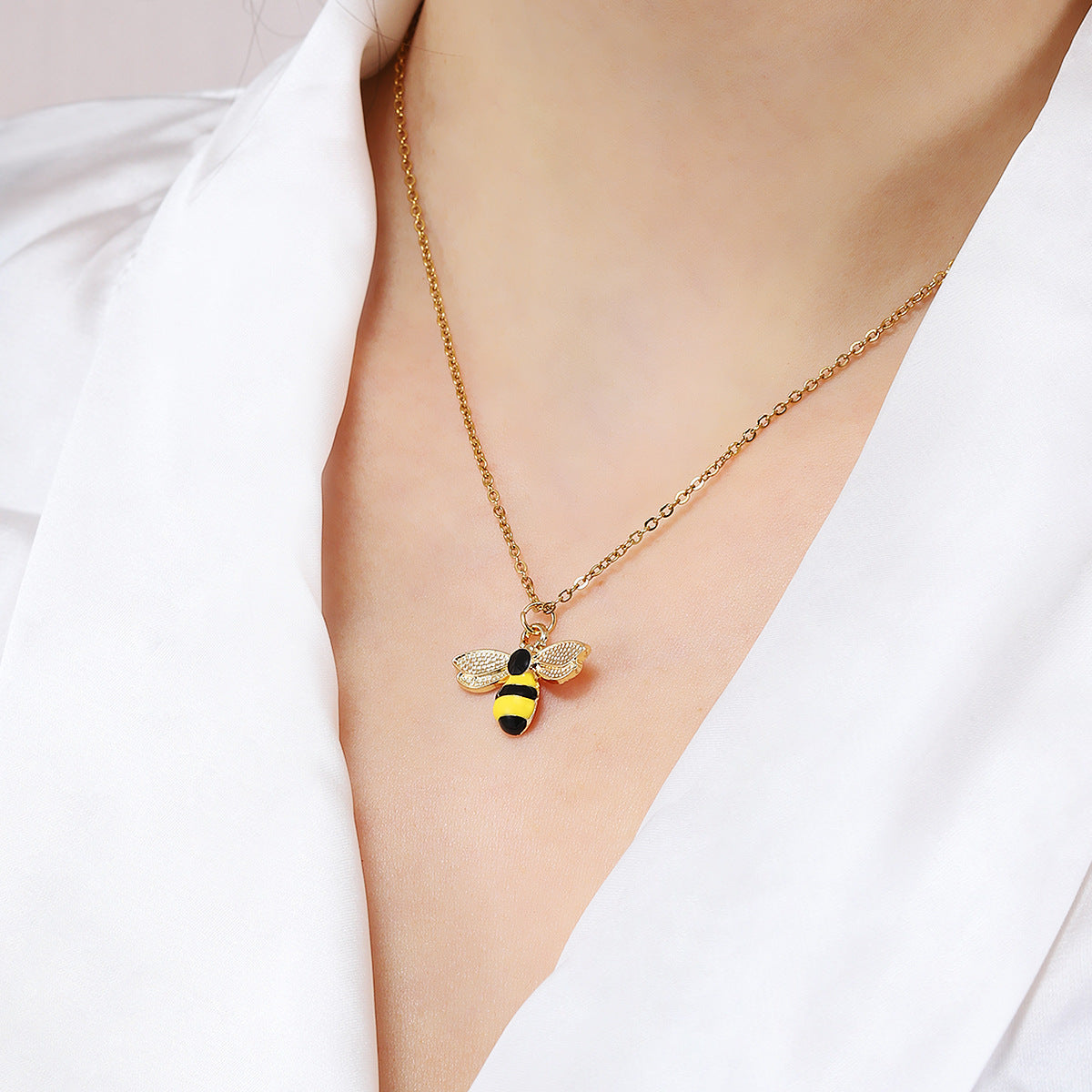 Wholesale  alloy bee pendant cross chain clavicle necklace